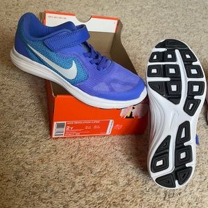 Girls Nike revolution tennis shoes 2Y blue Velcro